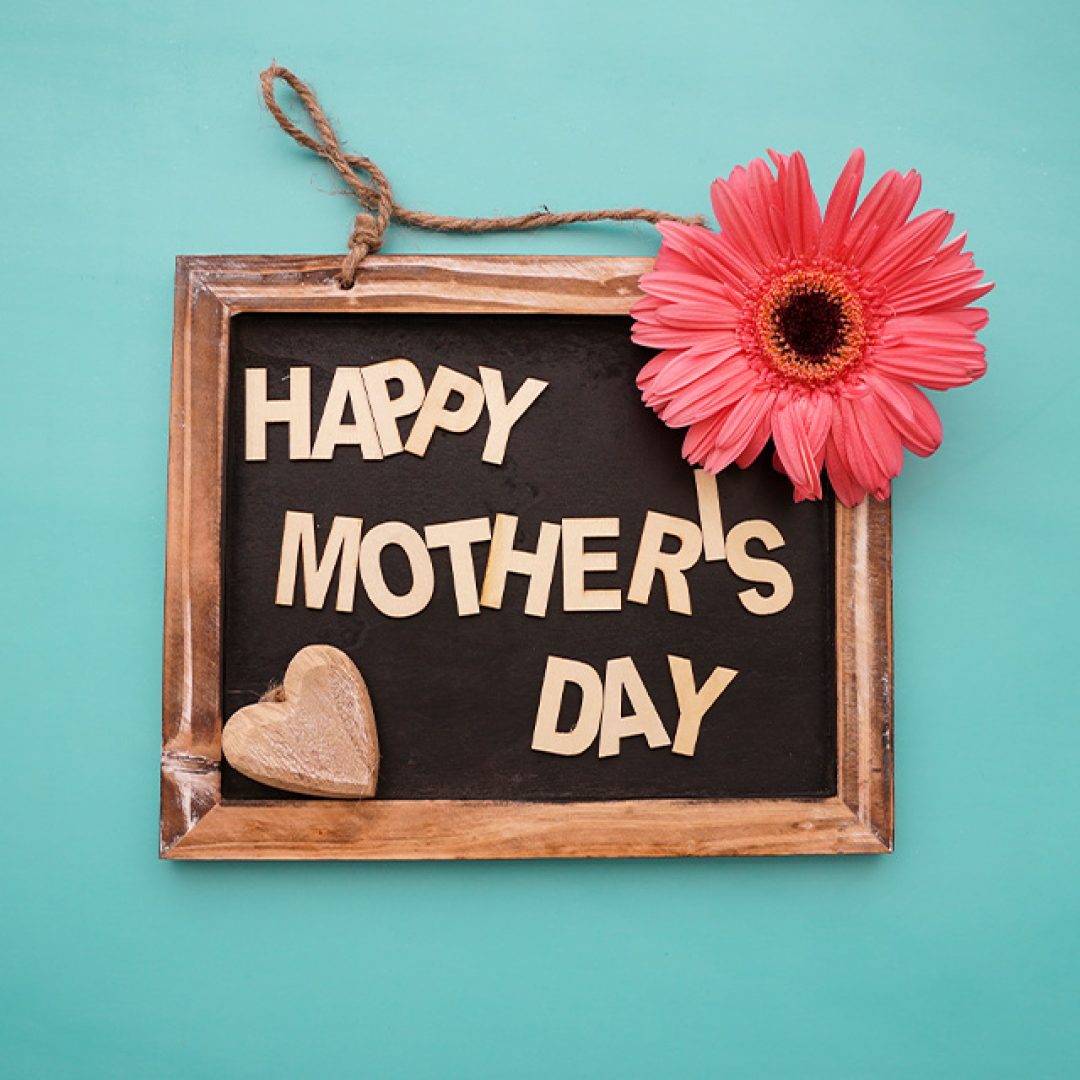 mother-s-day-chalkboard-with-flower-heart mother-s-day-chalkboard-with-flower-heart